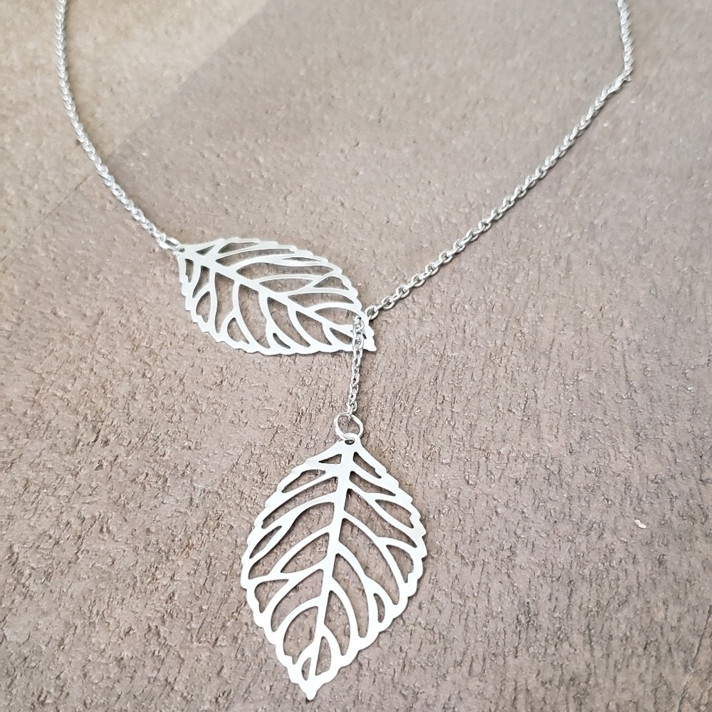 Silver color double leaf necklace - Picture 3 of 4